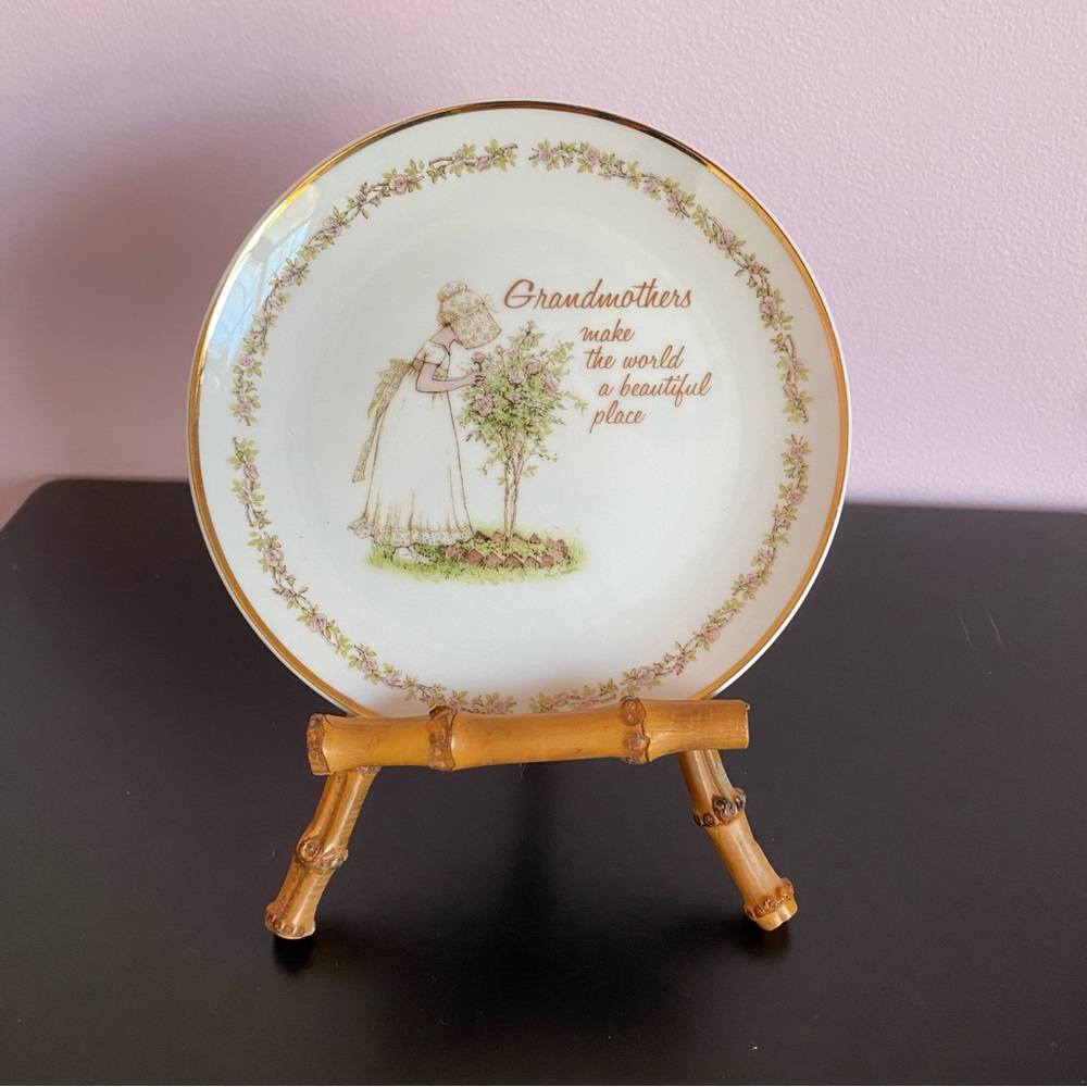 VINTAGE Lasting Memorie Genuine Porcelain Grandmother Holly Hobbie 6 1/4” Plate